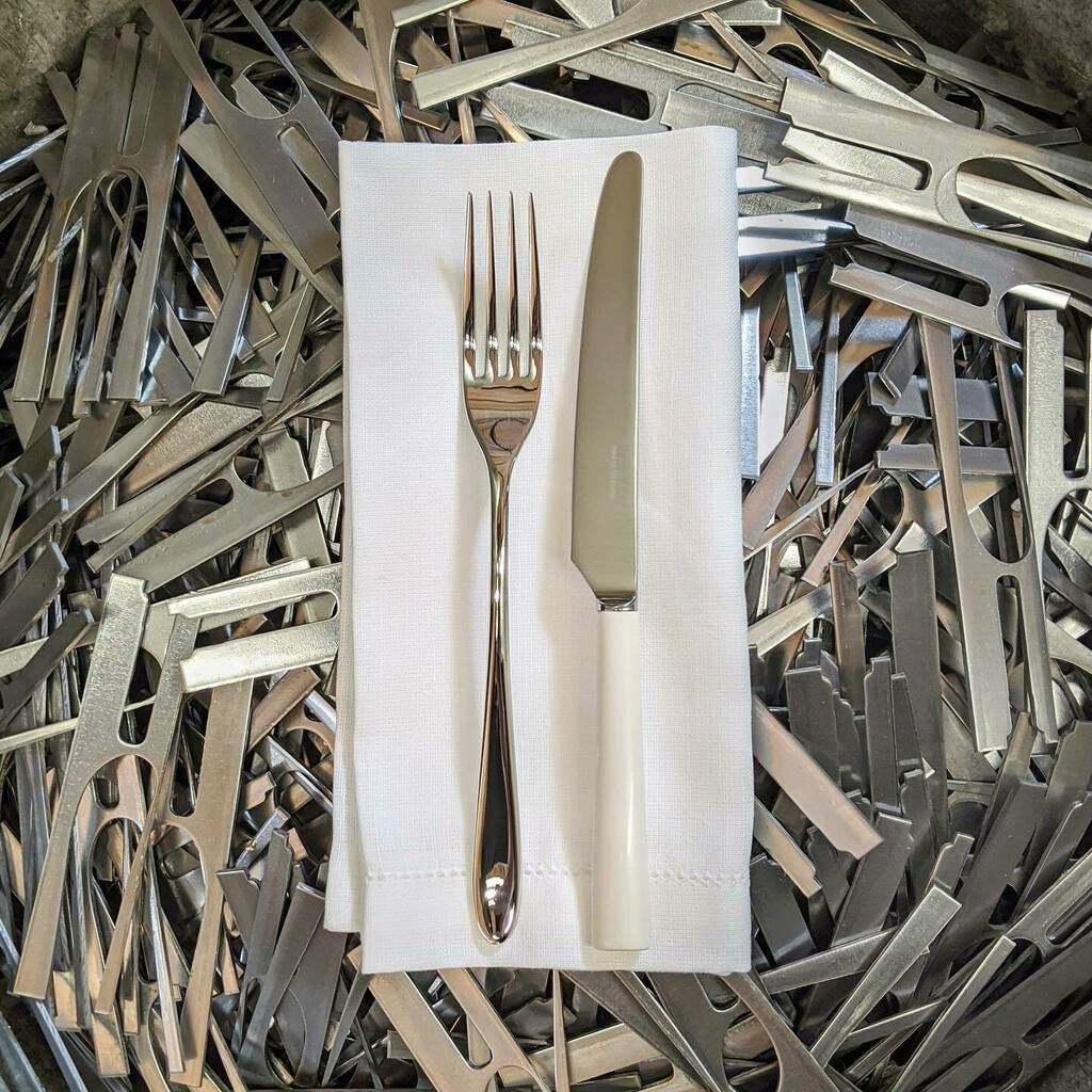 Pride ivory handled 44-piece cutlery canteen oak. David Mellor’s iconic ‘Pride’ cutlery was designed in 1953 while Mellor was still a student at the Royal College of Art and has been in continuous production ever since. SKU 4993741.