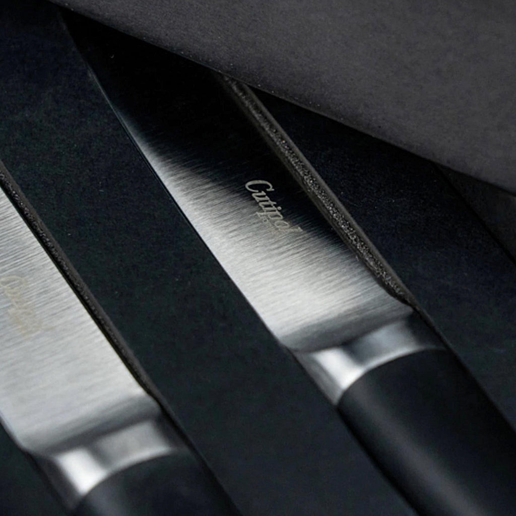 The RIB knife contains the perfection of cutting the tallest, most succulent and tasty meats.  The resin handle evokes all the ergonomics and practicality necessary for a unique performance. The blade, produced in resistant stainless steel, is sharp and pointed providing a precise and effortless cut.