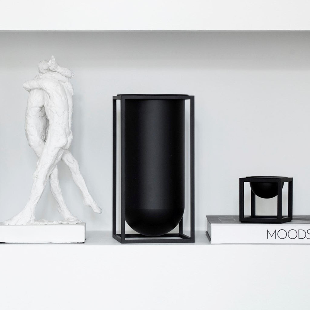 Kubus Vase Lolo was originally designed by Søren Lassen in 2014 but was launched in celebration of by Lassen’s 10th anniversary 2018. The vase is a natural extension of the series, which has already seen the creation of the Kubus Line candlestick and Kubus Bowl to add to the original Kubus Candleholder. 