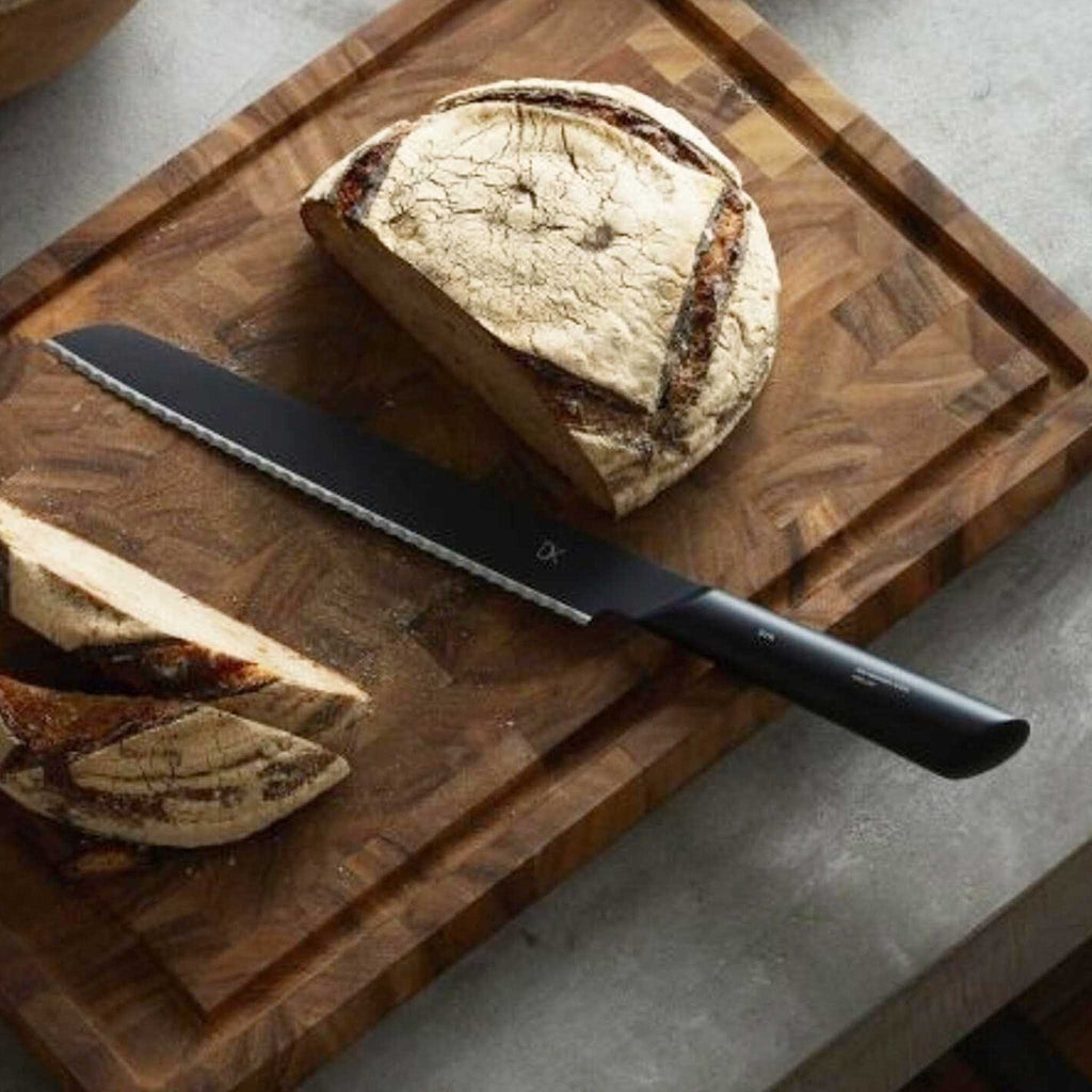 Well-considerd blade without losing the flavor of bread. Beautiful design with elegant lines. Appling easy-to-grip and lightweight functions. 4907052880245