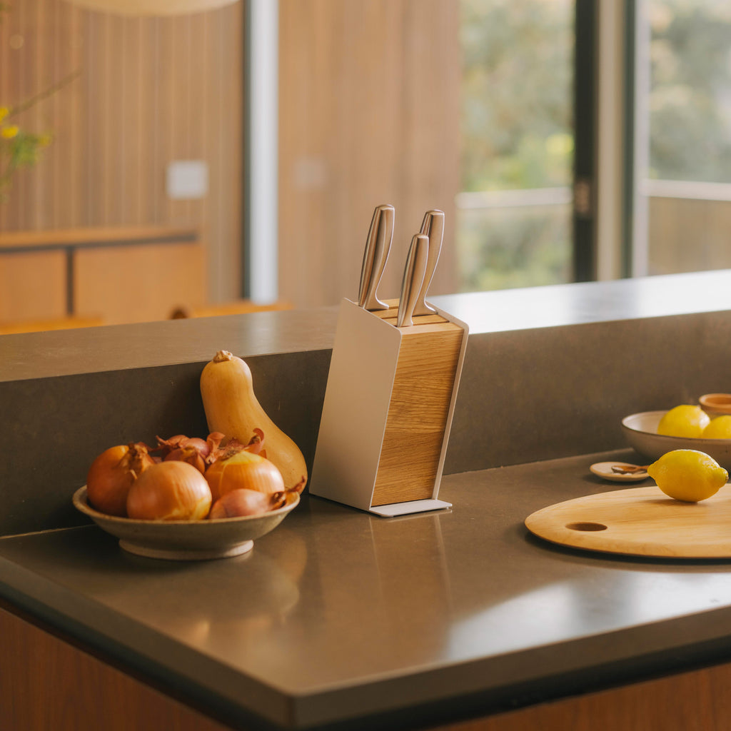 A home for your knives that keeps them at their best. Open-slot design promotes natural air circulation while removable components make cleaning simple — protecting your blades and preserving your investment for years to come. Crafted for the way you cook.