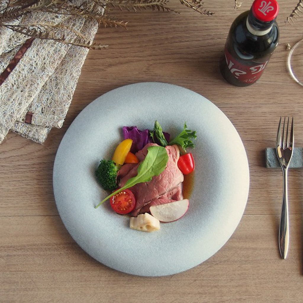 Confit Plate features beautiful curves and a smooth texture. It envelops and highlights your food. Simply place food in the center for an elegant presentation. The deep recesses make it suitable for serving dishes with lots of liquid.