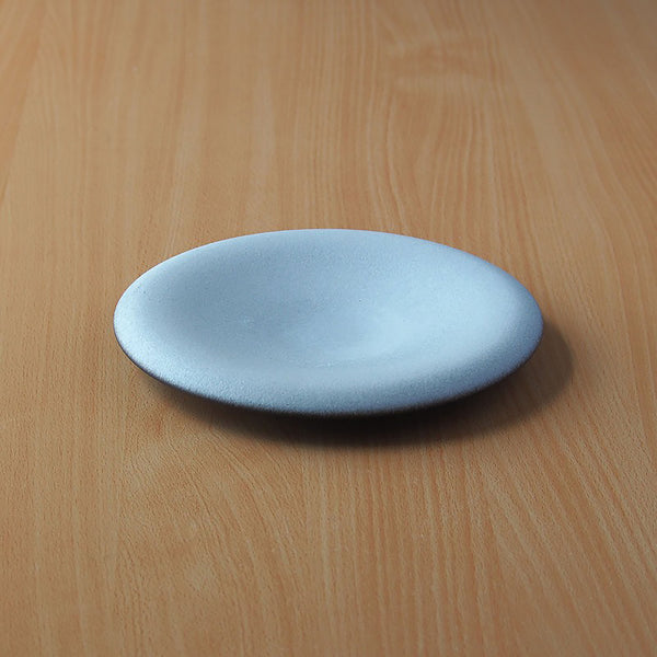 Confit 21cm / 8.3" plate dimensions: 21.3cm diameter x 3cm / 8.3" diameter x 1.2”; SKU 154-0042. Confit Plate features beautiful curves and a smooth texture. It envelops and highlights your food. Simply place food in the center for an elegant presentation. The deep recesses make it suitable for serving dishes with lots of liquid.