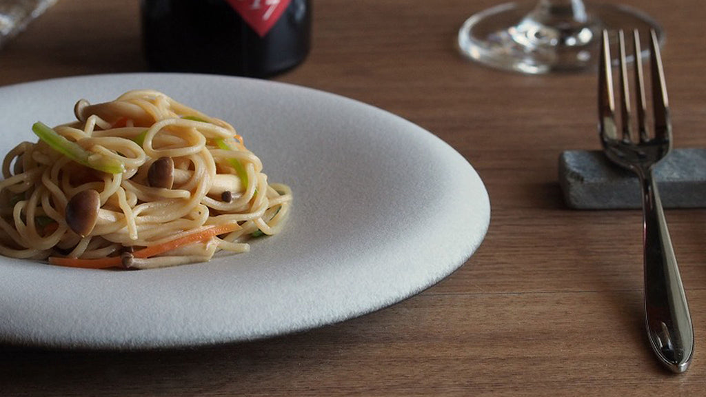 Confit Plate features beautiful curves and a smooth texture. It envelops and highlights your food. Simply place food in the center for an elegant presentation. The deep recesses make it suitable for serving dishes with lots of liquid.