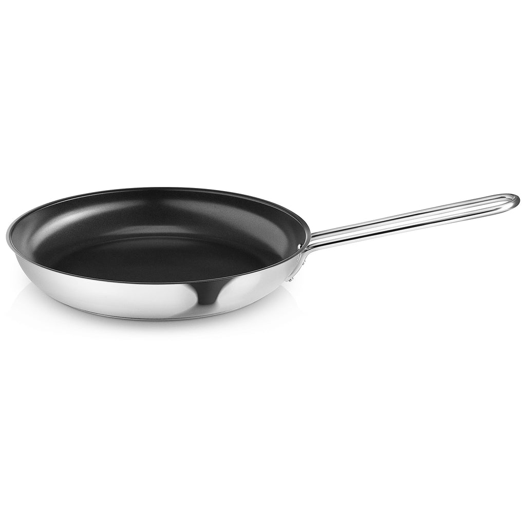 Eva Trio STAINLESS STEEL FRYING PAN - 30 CM - CERAMIC SLIP-LET®️ NON-STICK. SKU 202513. EAN / UPC 5706631068048. Eva Solo is introducing a frying pan in the stainless steel series with ceramic coating. There is a ILAG Slip- Let® ceramic coating which can withstand very high temperatures, up to 400 ° C. The coating is therefore ideal for roasting meat and making the perfect crust.