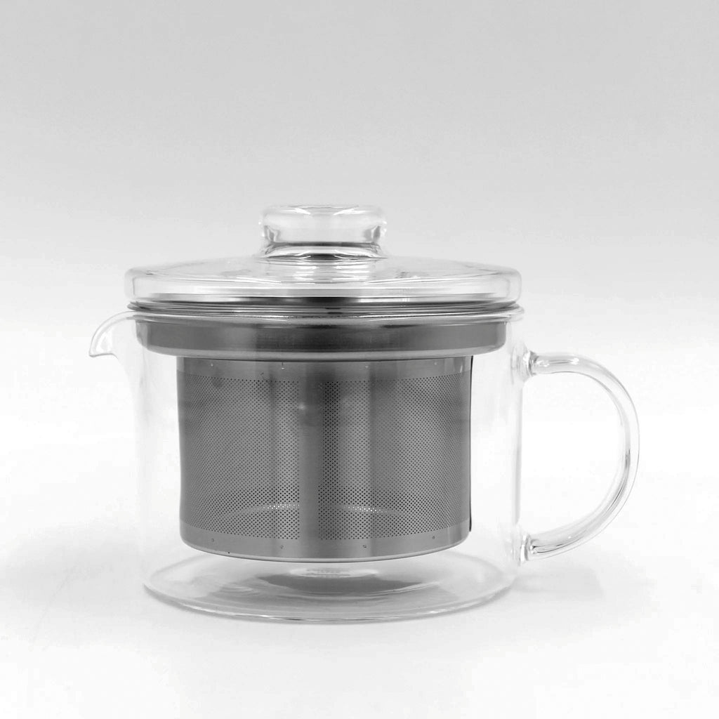 Made from 100% natural HARIO Glass, the pot is highly resistant to heat, odor, and stains. It can be used with or without the strainer, and works well for both hot and cold brews. With a 17 fl oz (500 ml) capacity, it’s suitable for a generous single serving or multiple pours. Microwave safe (with strainer removed) and dishwasher safe, it’s designed for both beauty and ease in everyday use. 