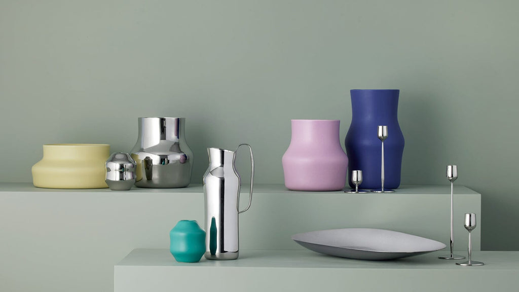 The design is inspired by the natural area around the small village of Dorotea. Here, ice has created a landscape of mountains, valleys and large open areas which together form soft, fluid shapes that endlessly flow together. This transition is often overlooked, but the adventurous and surprising part of the design lies precisely here. With its minimalist and organic shapes, the Dorotea collection combines tradition and artisanal design on an international level.