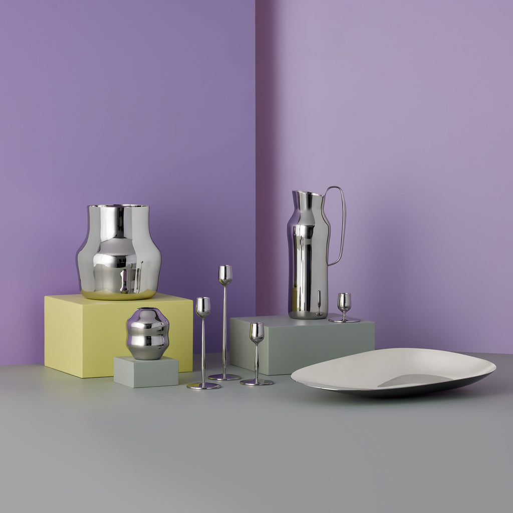 The design is inspired by the natural area around the small village of Dorotea. Here, ice has created a landscape of mountains, valleys and large open areas which together form soft, fluid shapes that endlessly flow together. This transition is often overlooked, but the adventurous and surprising part of the design lies precisely here. With its minimalist and organic shapes, the Dorotea collection combines tradition and artisanal design on an international level.
