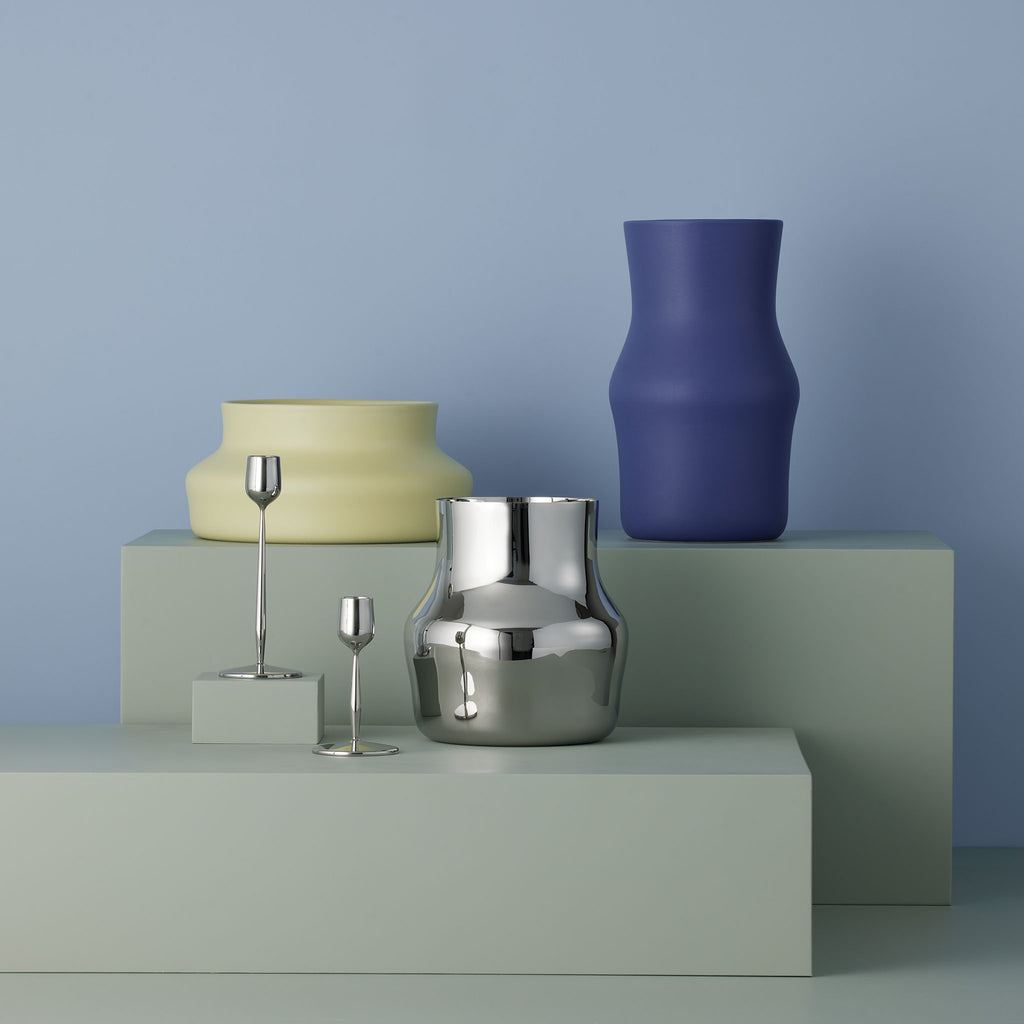 The design is inspired by the natural area around the small village of Dorotea. Here, ice has created a landscape of mountains, valleys and large open areas which together form soft, fluid shapes that endlessly flow together. This transition is often overlooked, but the adventurous and surprising part of the design lies precisely here. With its minimalist and organic shapes, the Dorotea collection combines tradition and artisanal design on an international level.