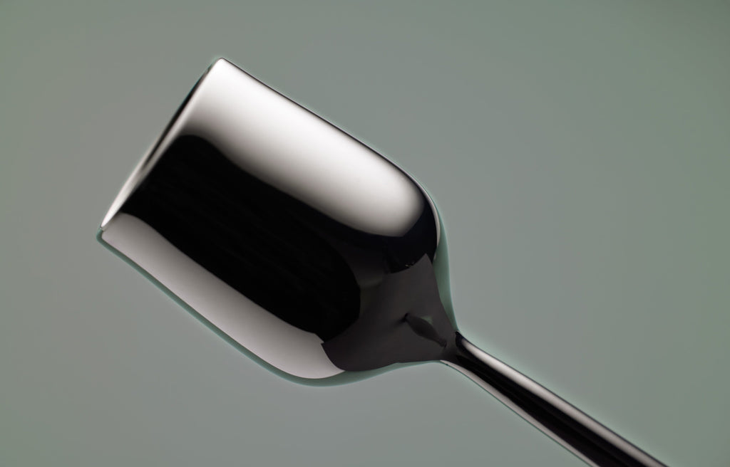 The design is inspired by the natural area around the small village of Dorotea. Here, ice has created a landscape of mountains, valleys and large open areas which together form soft, fluid shapes that endlessly flow together. This transition is often overlooked, but the adventurous and surprising part of the design lies precisely here. With its minimalist and organic shapes, the Dorotea collection combines tradition and artisanal design on an international level.