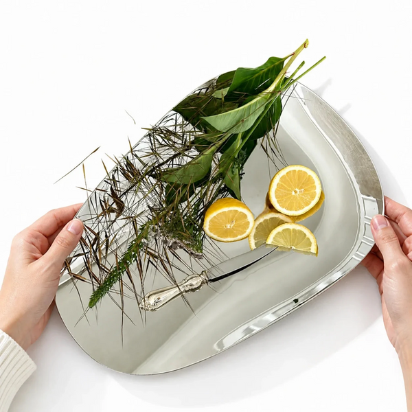 This dish, made of polished 18/10 stainless steel, is part of the Dorotea collection - an homage to the natural beauty surrounding the small village of Dorotea. Shaped by ice over centuries, the region's landscape of mountains, valleys, and wide-open spaces has inspired soft, fluid forms that seamlessly flow together. 