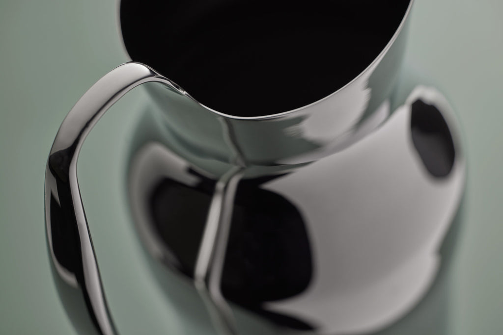 The design is inspired by the natural area around the small village of Dorotea. Here, ice has created a landscape of mountains, valleys and large open areas which together form soft, fluid shapes that endlessly flow together. This transition is often overlooked, but the adventurous and surprising part of the design lies precisely here. With its minimalist and organic shapes, the Dorotea collection combines tradition and artisanal design on an international level.