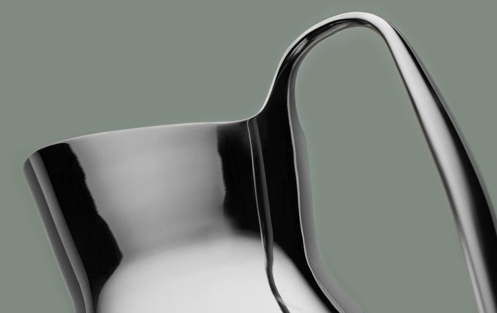 Dorotea is produced from 91% post-consumer recycled stainless steel. This means that the stainless steel has had a past life. In addition to being extremely durable, stainless steel can be melted down and transformed into new products without losing its properties and qualities. Stainless steel can be endlessly recycled, meaning it is a material that keeps on giving.