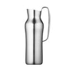 This carafe, made of polished 18/10 stainless steel, is inspired by the natural area around the small village of Dorotea. Here, ice has created a landscape of mountains, valleys and large open areas which together form soft, fluid shapes that endlessly flow together. This transition is often overlooked, but the adventurous and surprising part of the design lies precisely here. With its minimalist and organic shapes, the Dorotea collection combines tradition and artisanal design on an international level.