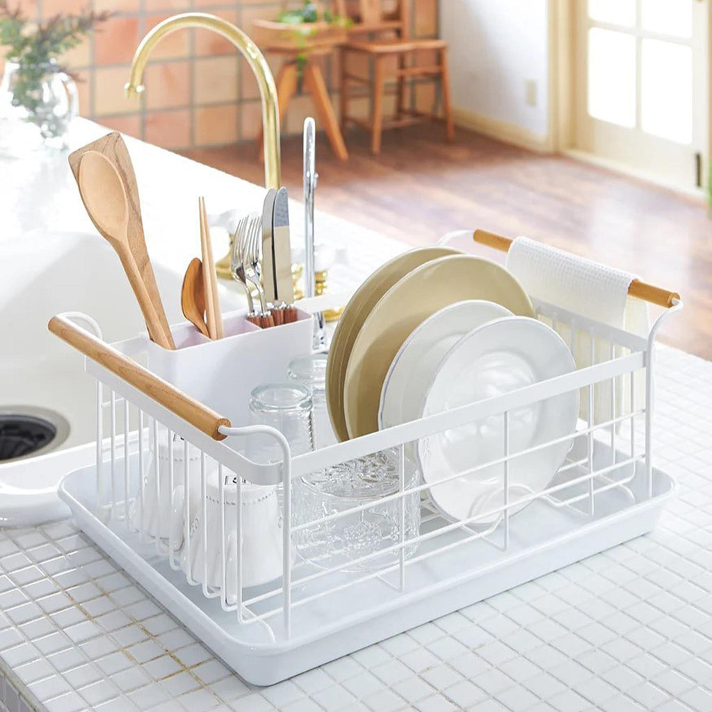 The stylish wooden handles not only elevate the design and give the whole kitchen a lift, but also make this steel dish rack much easier to lift and carry