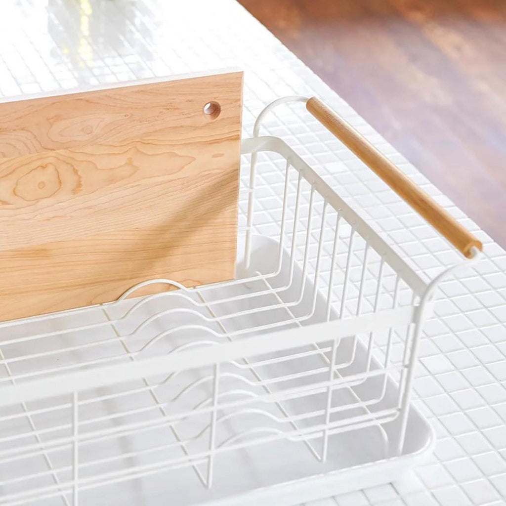 Despite being a relatively large kitchen appliance, dish rack aesthetics are usually overlooked. The stylish wooden handles not only elevate the design and give the whole kitchen a lift, but also make this steel dish rack much easier to lift and carry.