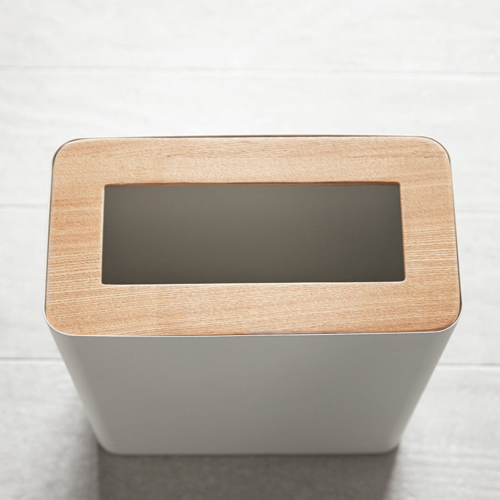 Rin features wood components, made of ash or walnut. Some variation in wood grain and color is expected. With the wooden lid attached, the rectangular Rin has an opening that measures 8 x 2.875 inches. 