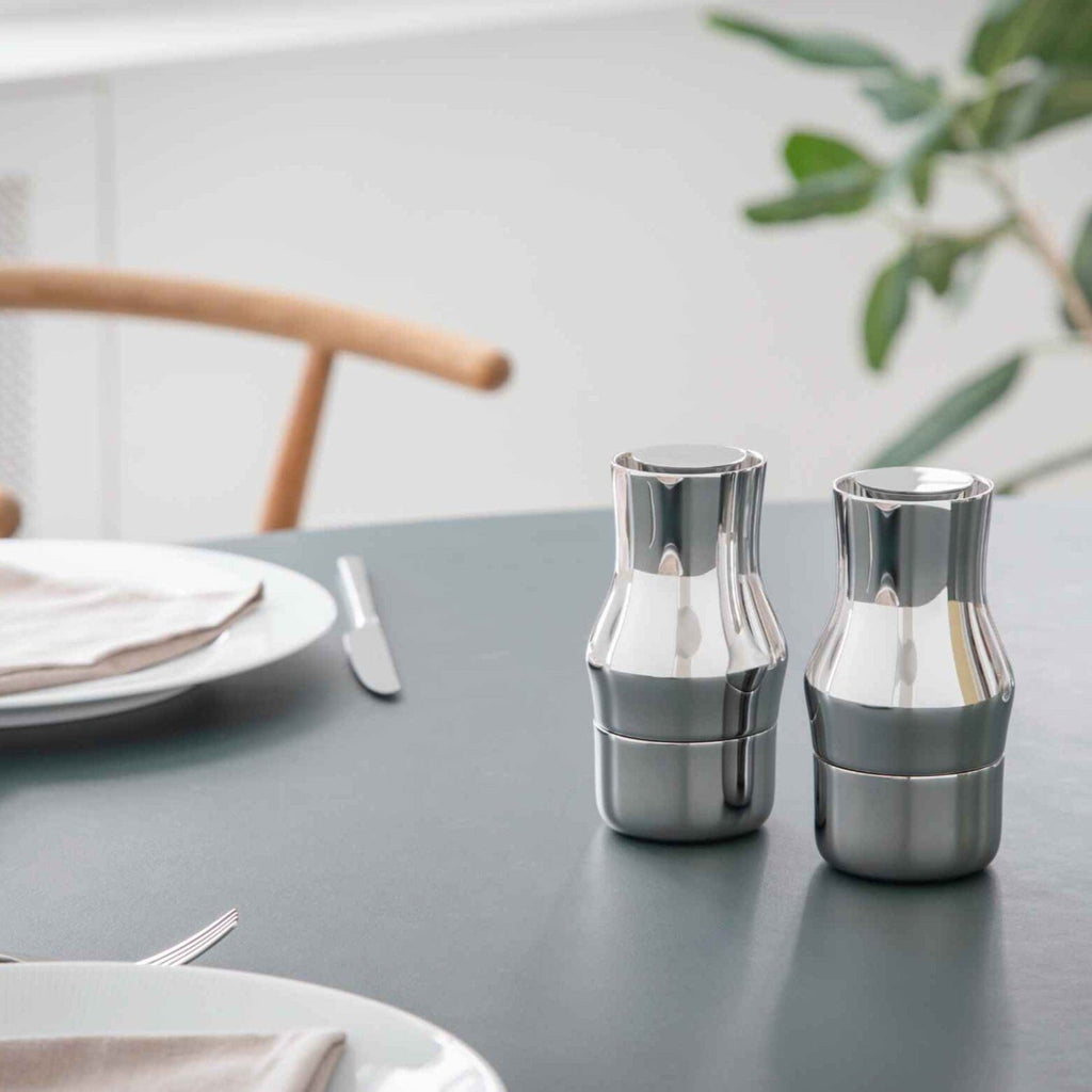 The design is inspired by the natural area around the small village of Dorotea. Here, ice has created a landscape of mountains, valleys and large open areas which together form soft, fluid shapes that endlessly flow together. This transition is often overlooked, but the adventurous and surprising part of the design lies precisely here. With its minimalist and organic shapes, the Dorotea collection combines tradition and artisanal design on an international level.