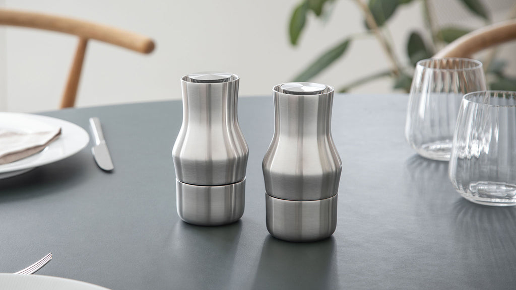 The design is inspired by the nature around the small village of Dorotea. Here the ice the ice has created a landscape of mountains, valleys and large open spaces that together form soft, flowing shapes that endlessly replace each other. This transition is often overlooked, yet this is where the adventurous and surprising part of the design lies. With its minimalistic and organic shapes, the Dorotea collection combines tradition and craftsmanship with design on an international level.