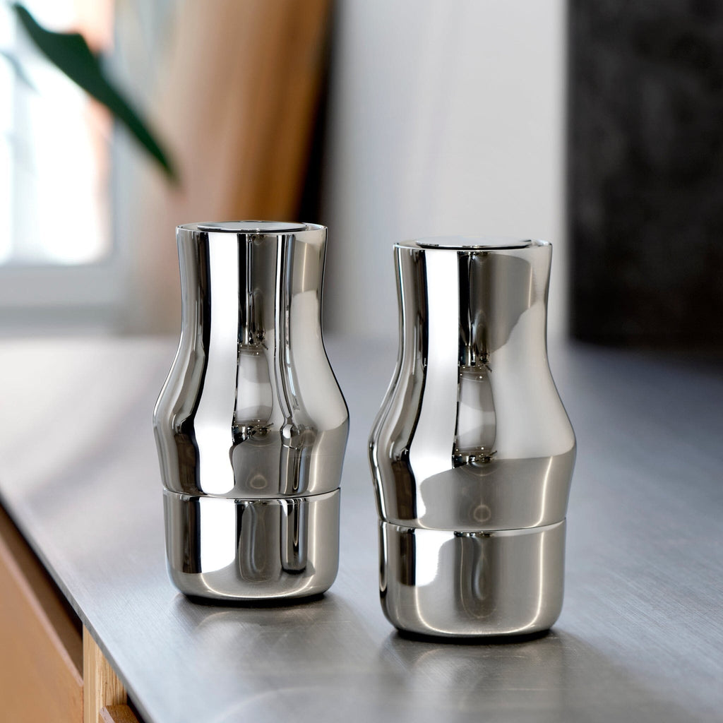 The Dorotea mills are made from recycled stainless steel. This means that the stainless steel has had a past life. In addition to being extremely durable, stainless steel can be melted down and transformed into new products without losing its properties and qualities. Stainless steel can be endlessly recycled, meaning it is a material that keeps on giving.
