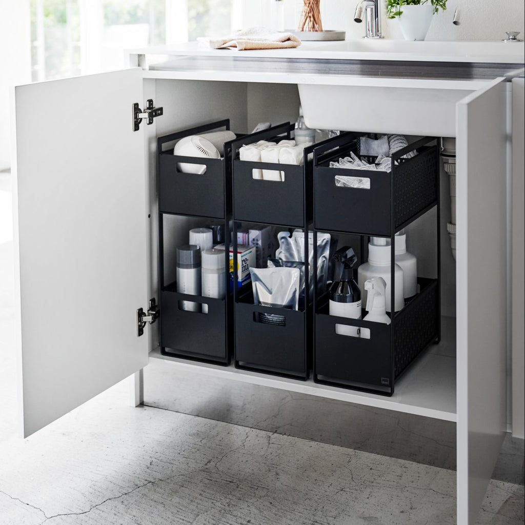 From toiletries to cleaning items, make full use of your space and enjoy the convenience of the pull-out drawers. The bins are designed to ventilate, so you can even use them in the pantry to keep staple vegetables in stock!