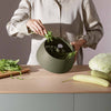 Two-in-one salad spinner and colander – ingeniously simple. Rinse the lettuce in the spinner, push down on the axle in the middle until all the water has been spun out. The water drains out through the holes in the bottom. 