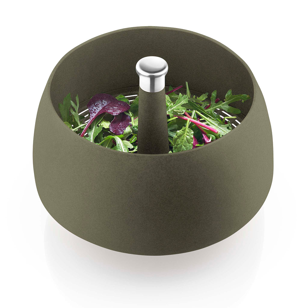 Two-in-one salad spinner and colander – ingeniously simple. Rinse the lettuce in the spinner, push down on the axle in the middle until all the water has been spun out. The water drains out through the holes in the bottom. 