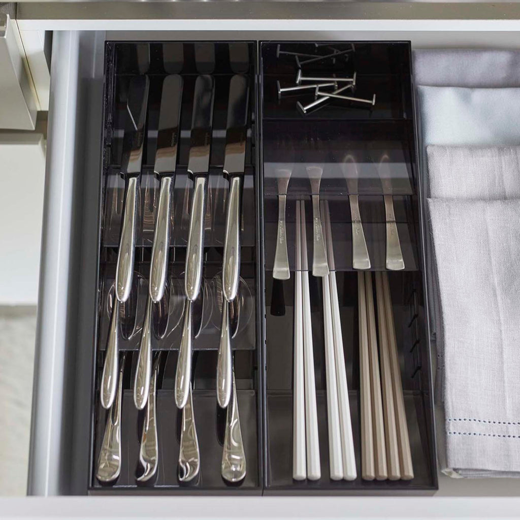 Gone are the days of clinking silverware; with our Diagonal Cutlery Case, your silverware is on display in the best way!