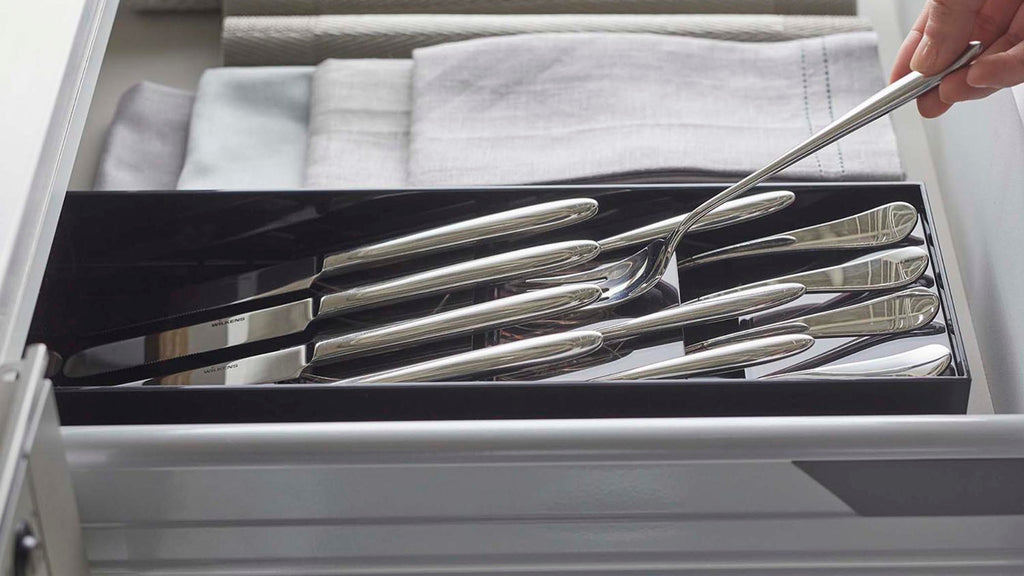 Compact version: Complete with three adjustable clear dividers, this compact organizer holds cutlery diagonally to create a luxurious spaciousness. Use one for your special set or line up multiple organizers to accommodate for larger collections.