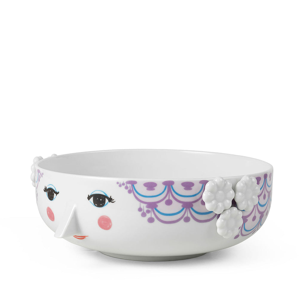 An Eva bowl decorates and creates joy on both the table and on the shelf, where it lights up and makes everyday life just a little more colorful – exactly as Bjørn Wiinblad loved it.