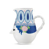 In addition to its soft, round shape, the Dora jug also has the well-known triangular nose, almond-shaped eyes, smiling lips and rose-red cheeks – and is fully decorated with its own unique colorful decals such as blue hair and circles, dots and stripes in blue and light blue. 
