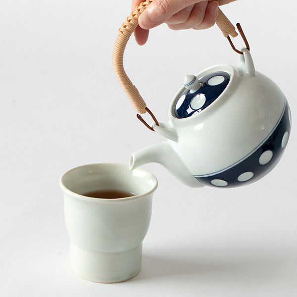 SKU 62496 Soesen Mizutama Maru Dobin (Round with Arched Handle) Teapot. Mizutama teaware is now a staple and symbol for the Japanese dining table. Soesen Kiln craftsmen continue the traditional technique of hand making every part of the tea ware and hand-carving each piece to create the indented polka-dot design. 