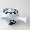 The teapot and teacup set made from Hizen Yoshida ware, with its evenly lined polka dot design that makes you feel nostalgic, is a slightly new design that fits the modern life scene. The handle fits comfortably in your hand, giving you a sense of stability when pouring tea. The tea strainer part is a tea strainer with fine holes suitable for Japanese tea. The feature is that even fine tea leaves do not clog easily and are easy to pour. 