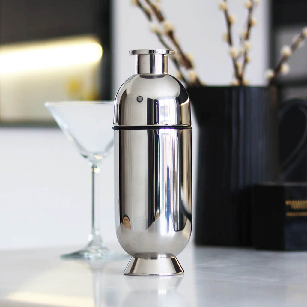 Luxury stainless steel cocktail shaker designed to expertly make fabulous cocktails and wow guests with its sleek and glamorous style. TROMBONE COCKTAIL SHAKER - SKU NM00041.