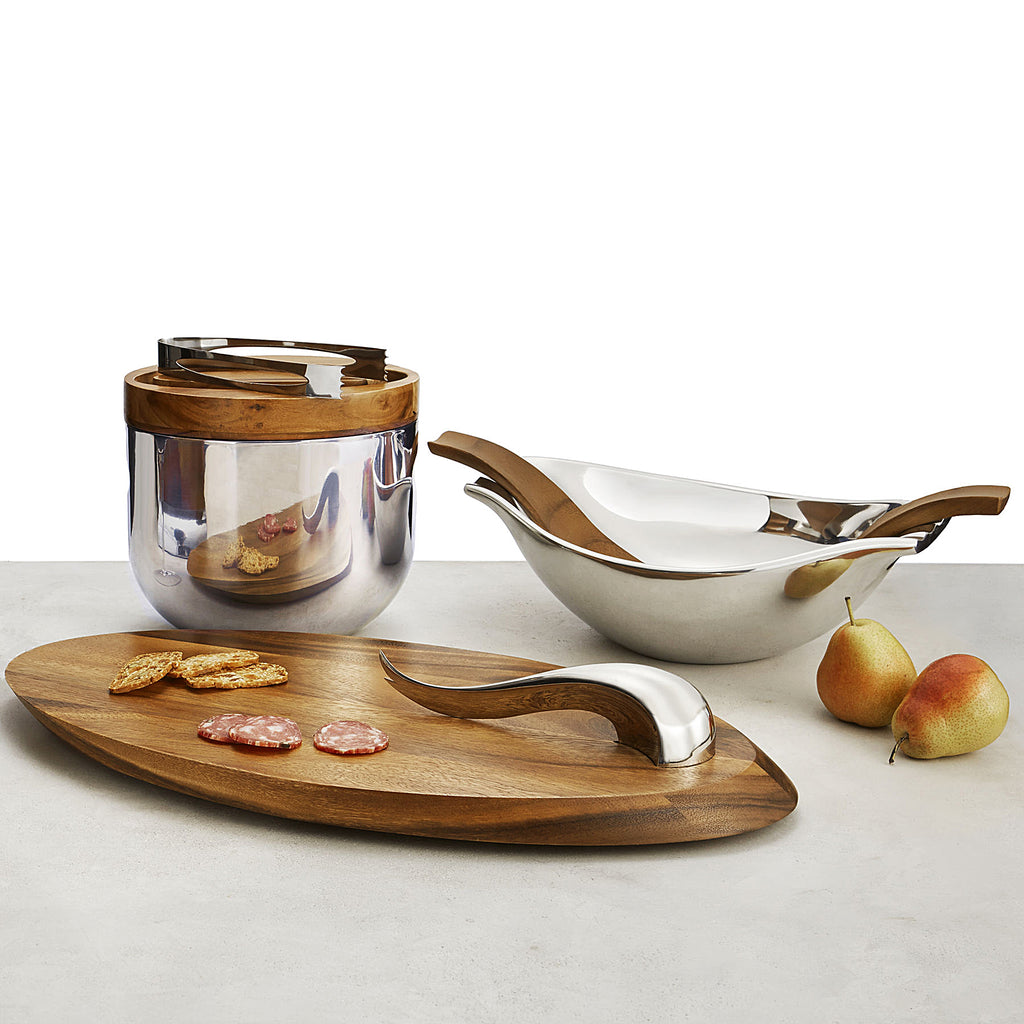 Serve cheese and charcuterie in style with the Swoop Cheese Board with Knife. The wooden cutting board, contrasted by the ultra-svelte and modern stainless steel knife, is an entertaining must-have.
