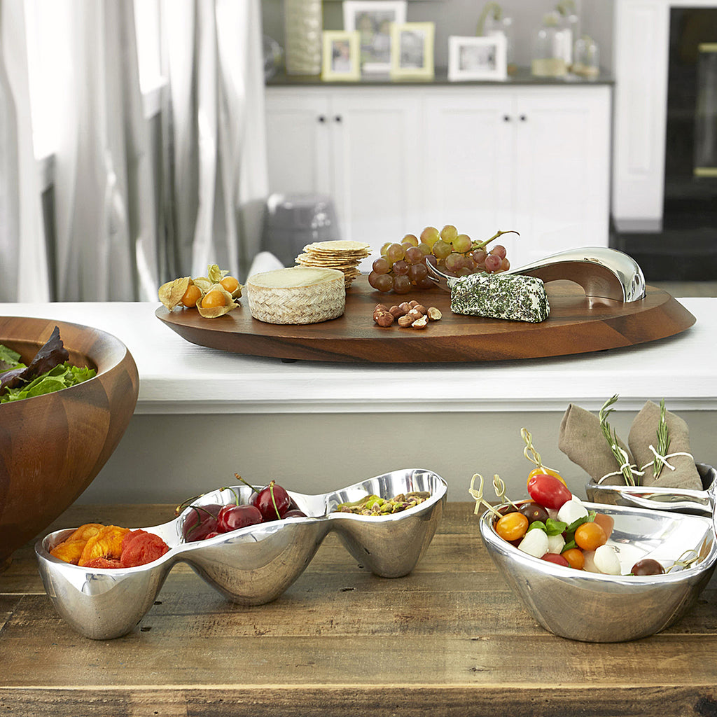 Serve cheese and charcuterie in style with the Swoop Cheese Board with Knife. The wooden cutting board, contrasted by the ultra-svelte and modern stainless steel knife, is an entertaining must-have.