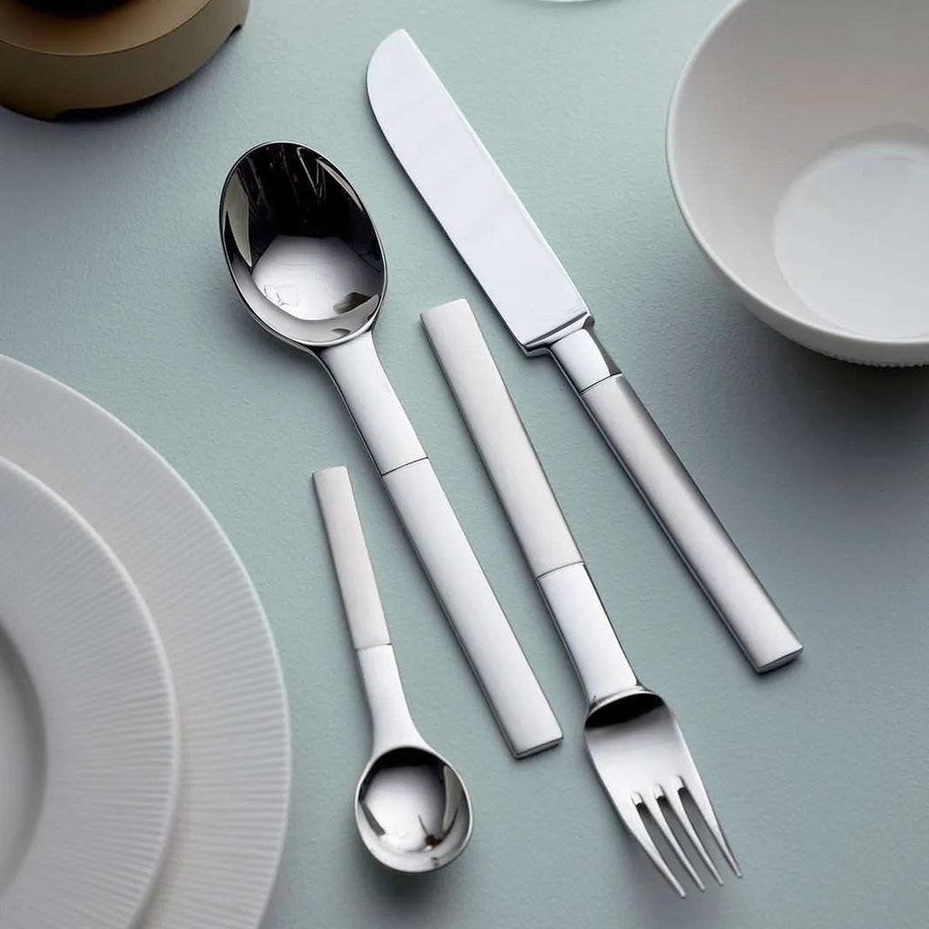 Nobel was created by Gunnar Cyrén to mark the 90th anniversary of the Nobel Prize and has already become a classic. The cutlery is inspired by the beginning of the nineteenth century and the silverware belonging to the King of Sweden, Karl XIV Johan. 