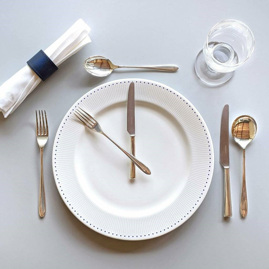 Pride silver plate six-piece cutlery place setting. The simplicity of form and flawless mirror polish finish of ‘Pride’ creates a supremely elegant table setting, leading it to be used in many prestige restaurants and hotels all over the world. SKU 4993010.