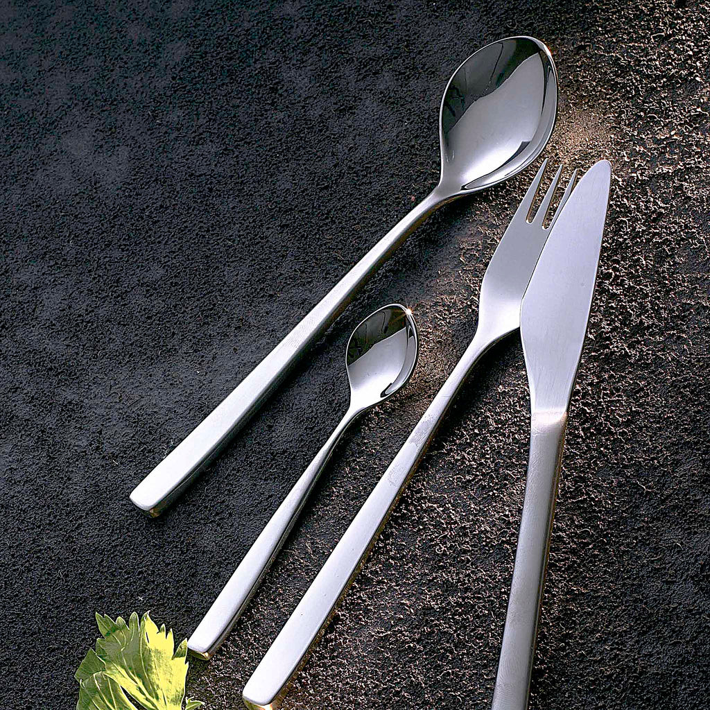 Fuga has a classic design with softly rounded lines that rest comfortably in the hand, and a refined contrast in the matte handles and polished bowls. Tias Eckhoff designed the iconic cutlery in 1962. Its design conveys clarity and the impression is one of subtle precision. Fuga is suitable for both everyday use and special occasions.