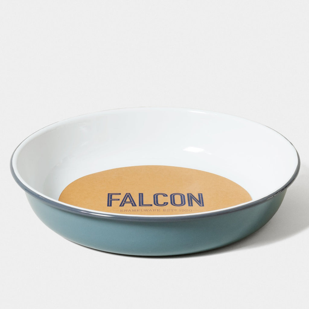 Our larger serving dish is a statement piece for serving a feast. Oven safe, it can also be used for baked oatmeal or your favourite pie.