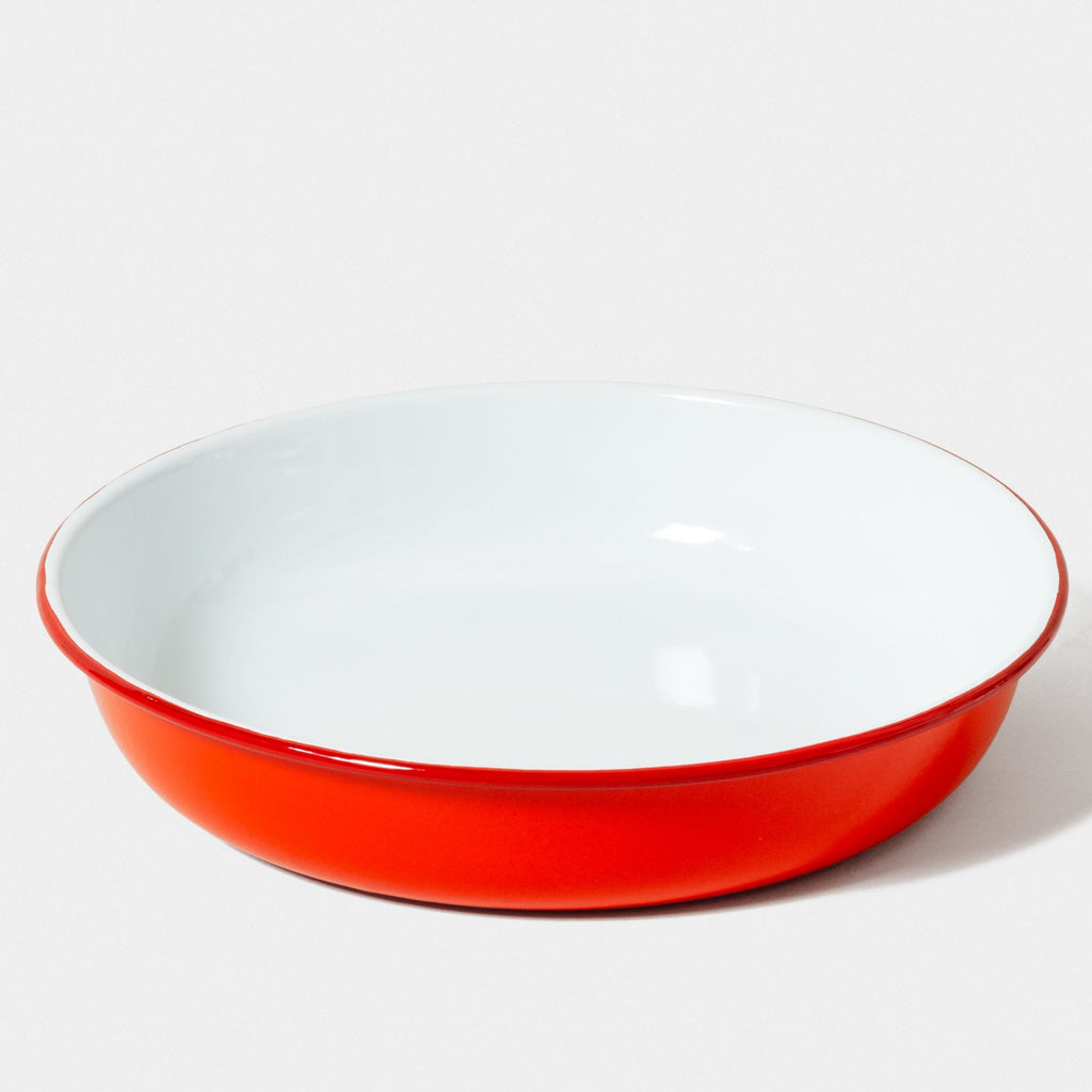 Falcon Enamelware Large Serving Dish Pillarbox Red. Our larger serving dish is a statement piece for serving a feast. Oven safe, it can also be used for baked oatmeal or your favorite pie.