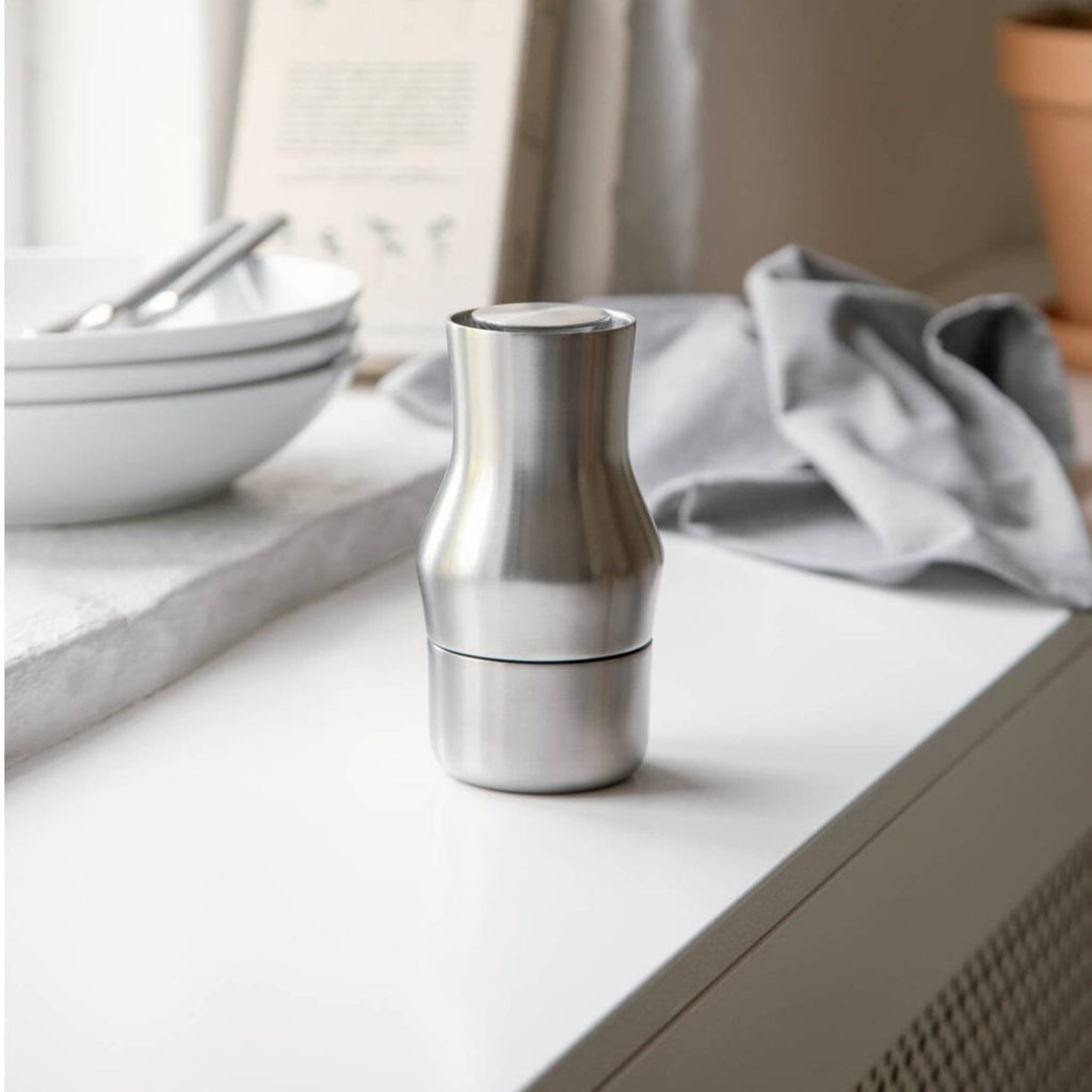 The design is inspired by the natural area around the small village of Dorotea. Here, ice has created a landscape of mountains, valleys and large open areas which together form soft, fluid shapes that endlessly flow together. This transition is often overlooked, but the adventurous and surprising part of the design lies precisely here. With its minimalist and organic shapes, the Dorotea collection combines tradition and artisanal design on an international level.
