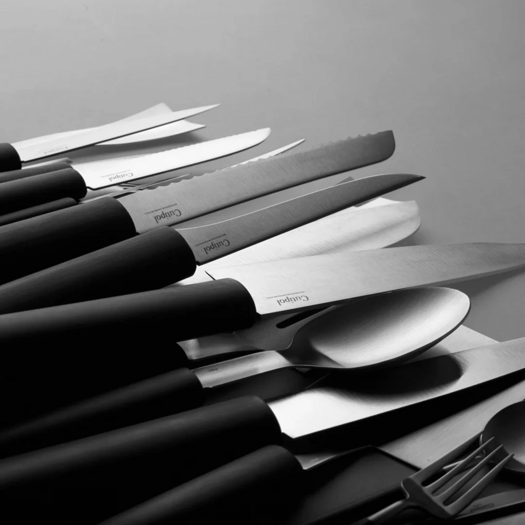 This stand knife of the Gourmet line consists of 8 knives.