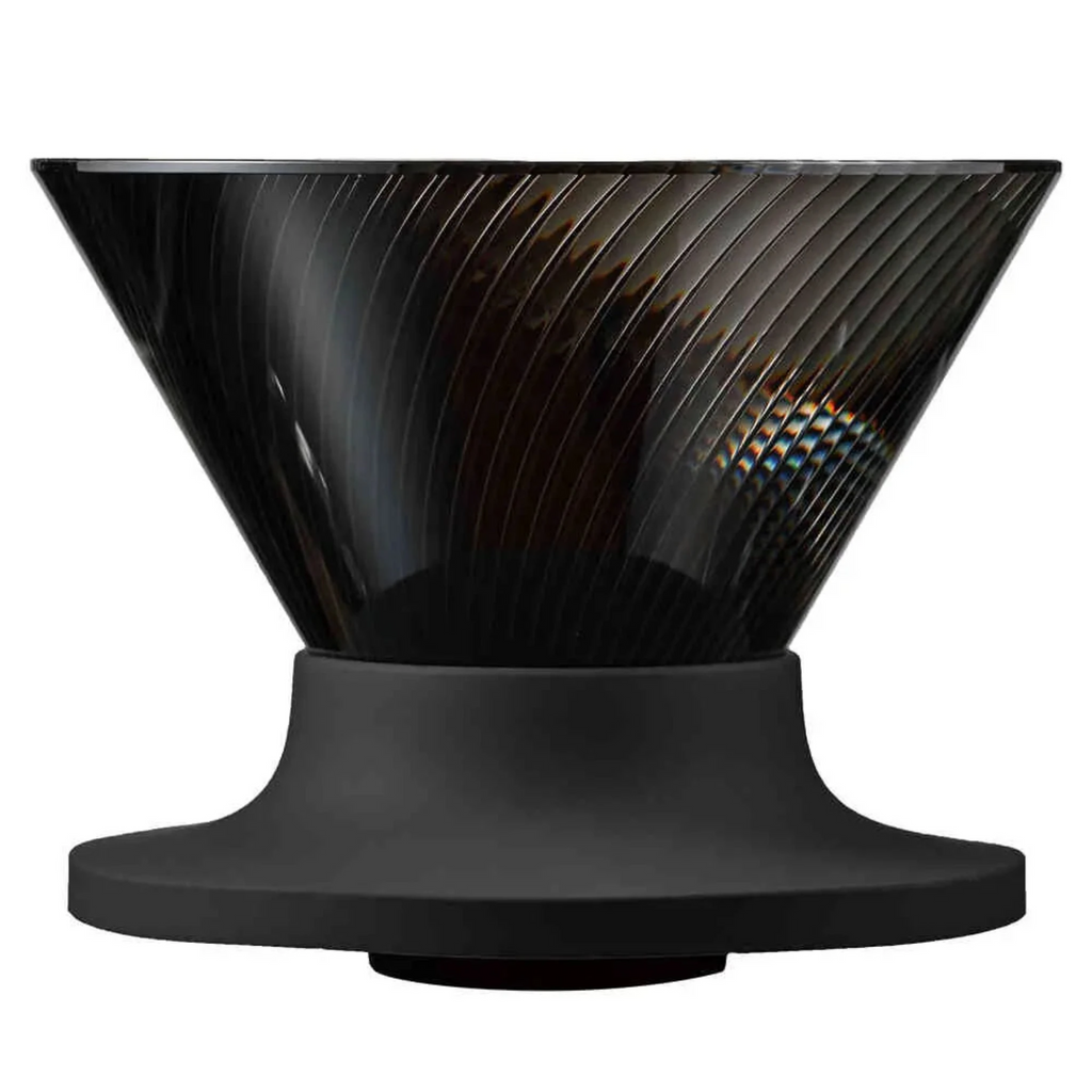 The V60 Dripper NEO features 72 delicate ribs, which are concentrated at the bottom into just 9, creating a unique structure (registered utility model).
Hot water flows evenly from the entire wall, resulting in fast extraction speed and a clean, satisfying flavor.
This allows you to brew a cup of coffee with a harmonious balance of acidity, sweetness, and body.