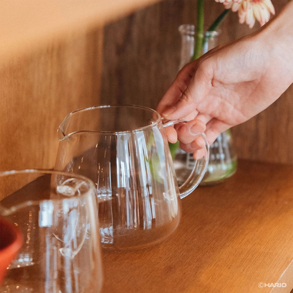 Simplicity Meets Craft: The Barista-Inspired Coffee Server

Designed with input from baristas, this coffee server offers effortless handling, mixing, and pouring. Its print-free, rounded design highlights the natural color of coffee, blending simplicity with elegance. With an 80mm diameter, it fits various brewers and ensures easy cleaning after use.