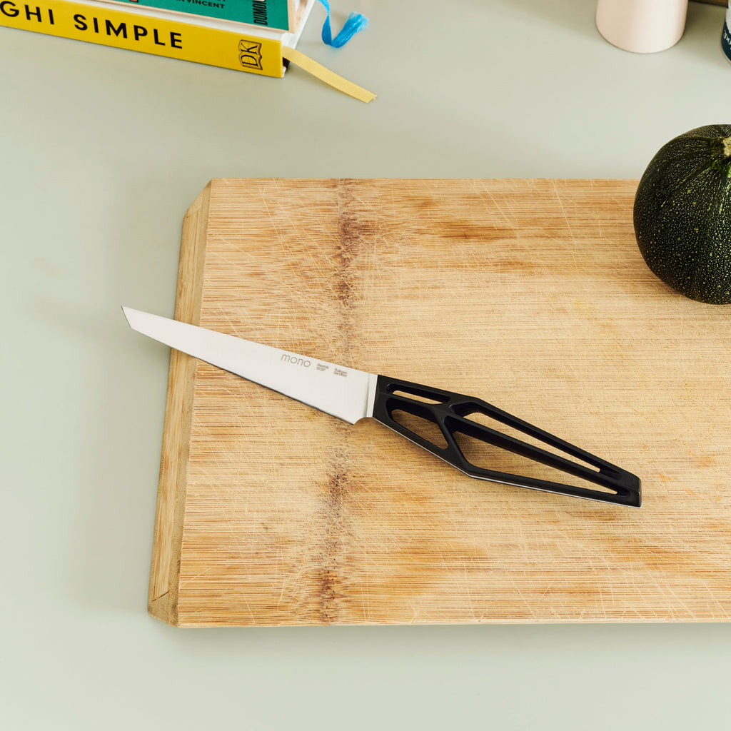 Mono SK59 utility knife. SKU 59147.Mono SK59 utility knife has a 14 cm long blade and a total length of 28 cm. It is the ideal kitchen aid for fruit and vegetables.