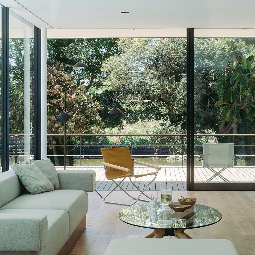 Nychair X 80 was created in 1980, 10 years after the launch of the original Nychair X. It was developed to meet the changing needs of the times, as people moved from a low-seated living environment with tatami mats, to a more Western lifestyle with chairs.