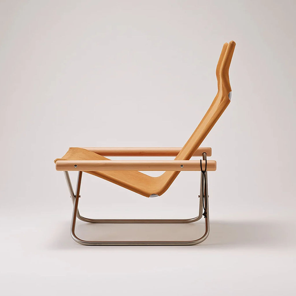 The NychairX was born in 1970.
It has been sold in various countries for over 40 years since it was first created by Japanese designer Takeshi Nii.
With a concept rooted in Japanese-style living environments, this chair boasts a simple, beautiful and functional design that makes it suitable for any location.
