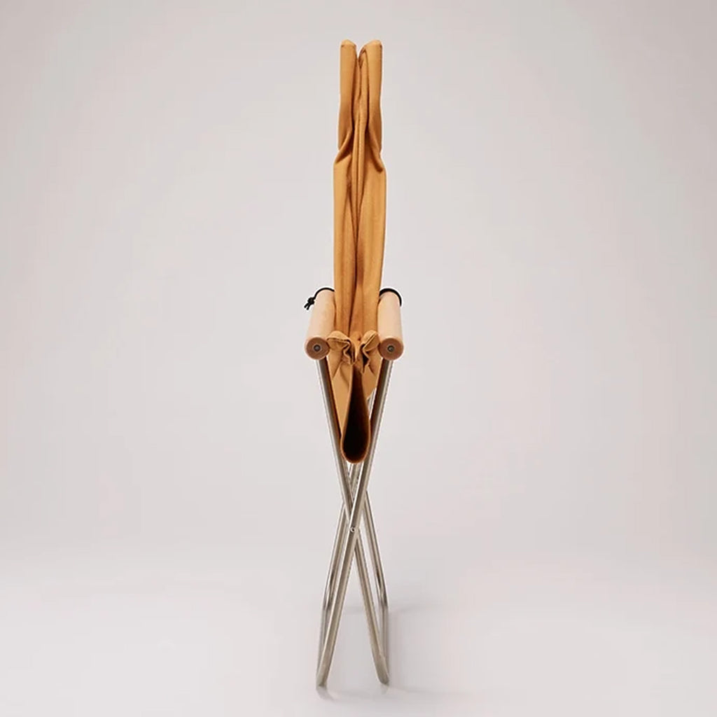 The chair can be easily folded into a thickness of as little as 15-22 cm, which can still stand on its own and can be stored away into a narrow space. Folded chair can also be carried more easily, and with a weight of just 6-6.5 kg, it can be handled with ease by most users.