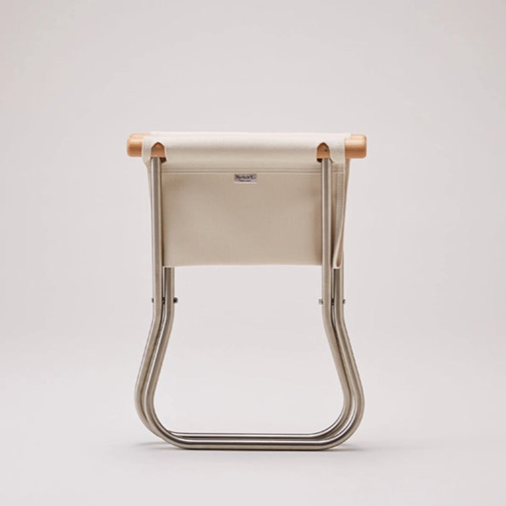 Many ottomans have a slanted seat to accommodate the shape of the legs and feet better, but Nychair X Ottoman has a flat horizontal seat to serve other purposes as well. 